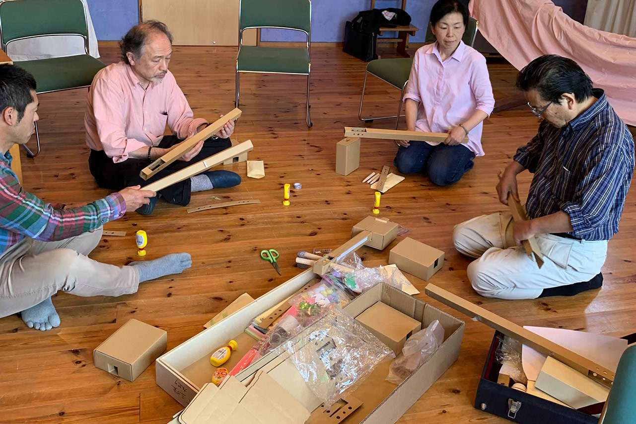 シュタイナー学園段ボール三味線 三味線Kids