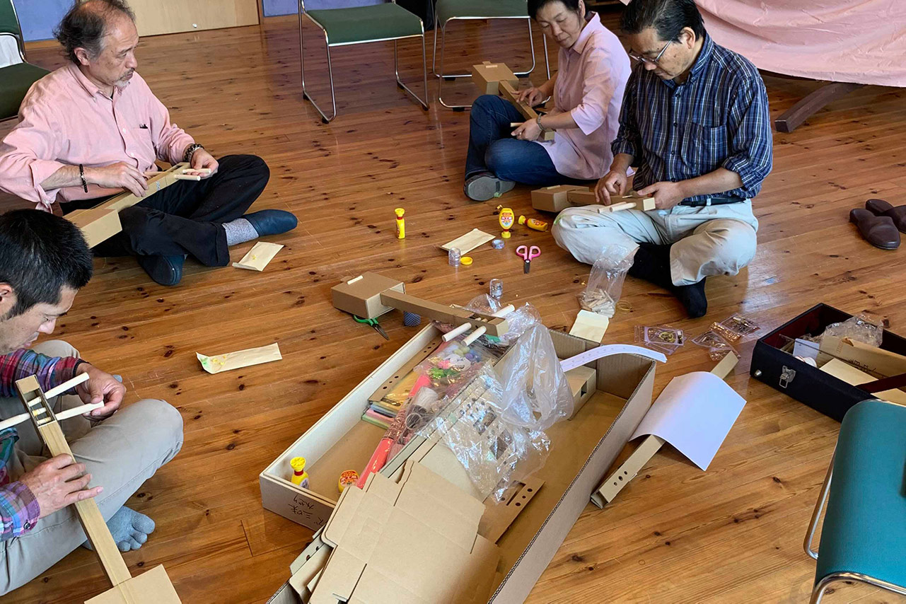 シュタイナー学園段ボール三味線 三味線Kids