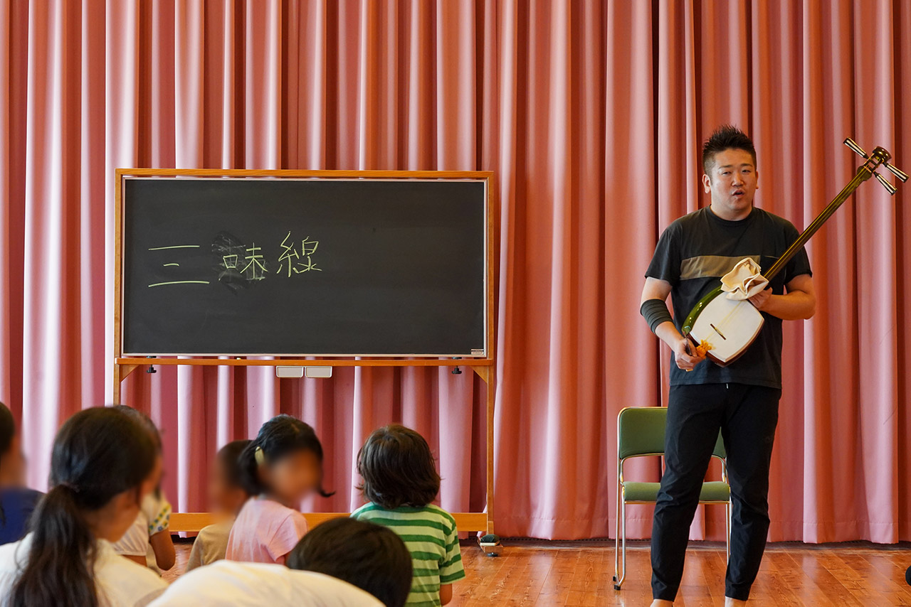 シュタイナー学園 吉田兄弟 吉田良一郎さんによるボランティア公演