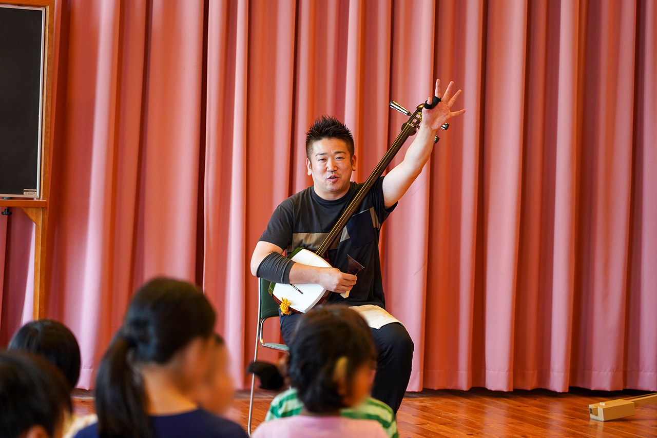 シュタイナー学園 吉田兄弟 吉田良一郎さんによるボランティア公演