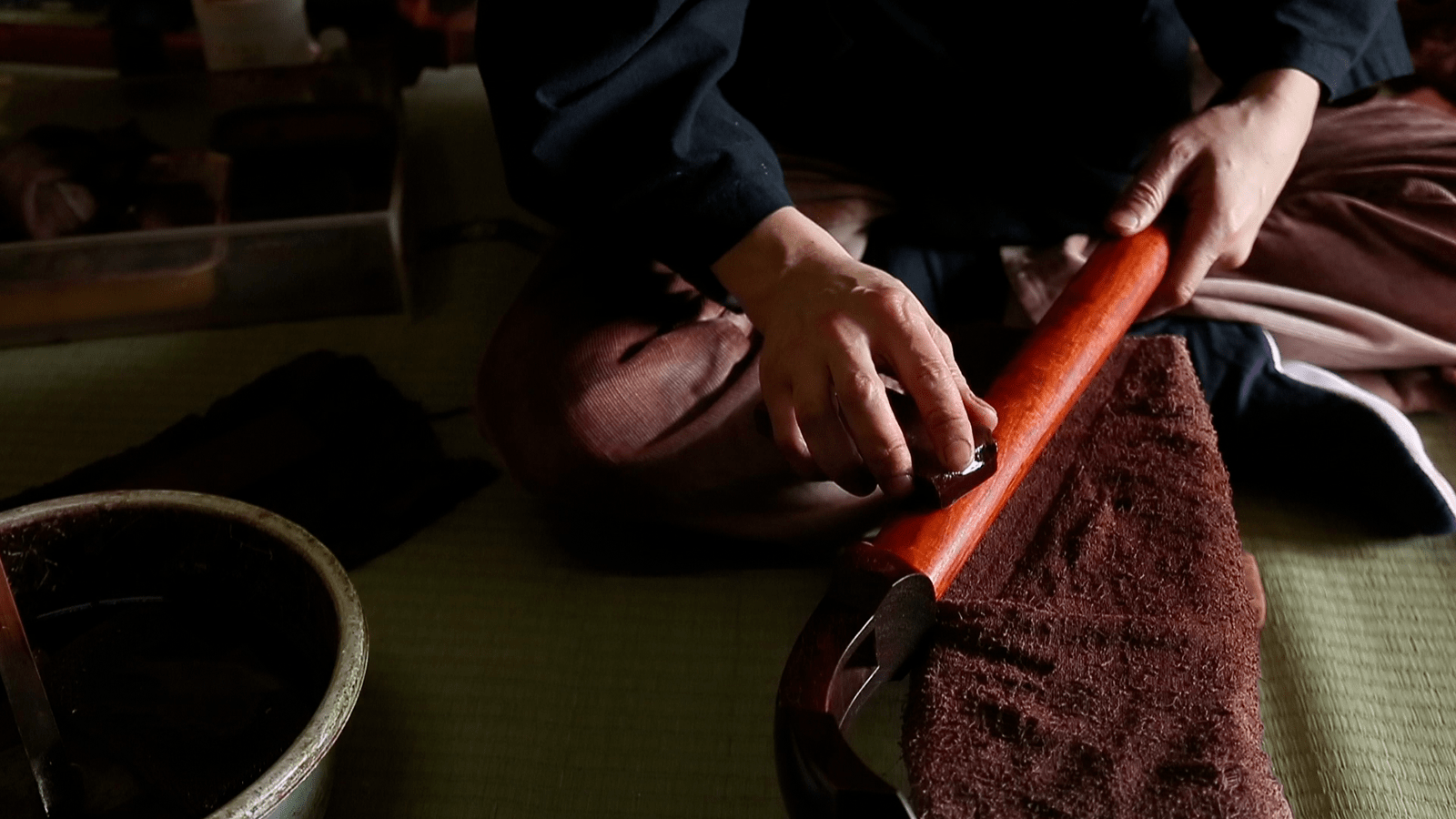 Komatsuya Shamisen Manufacturing - Craftsmanship - YouTube